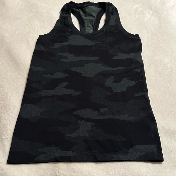 NWOT Athleta Black Camo Momentum Tank Top - Picture 2 of 7